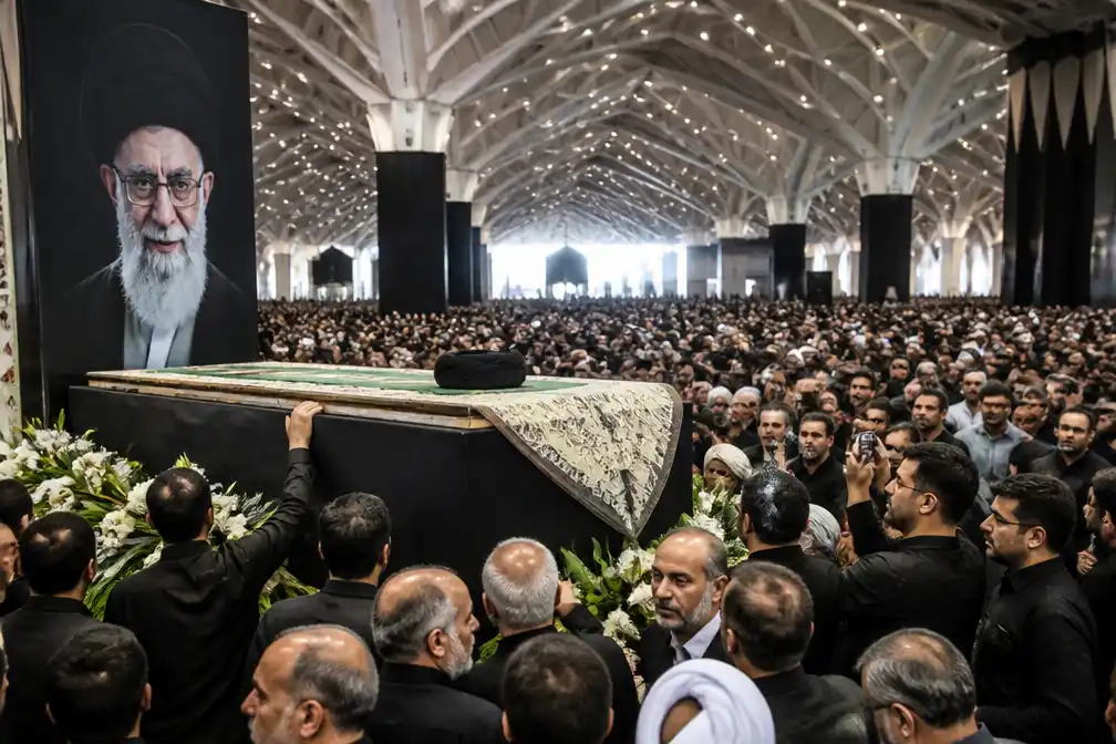 Iran start zesdaagse begrafenis voor opperleider Ali Khamenei, omgekomen bij aanvallen in februari