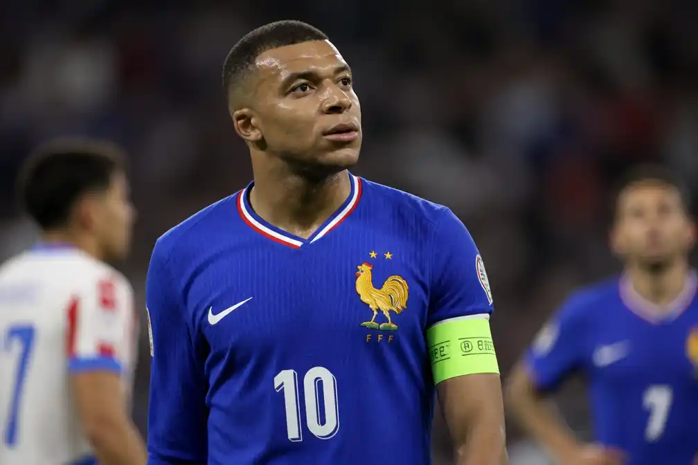 Mbappé haalt uit naar Paraguayaanse senator om racistische opmerkingen na WK-zege