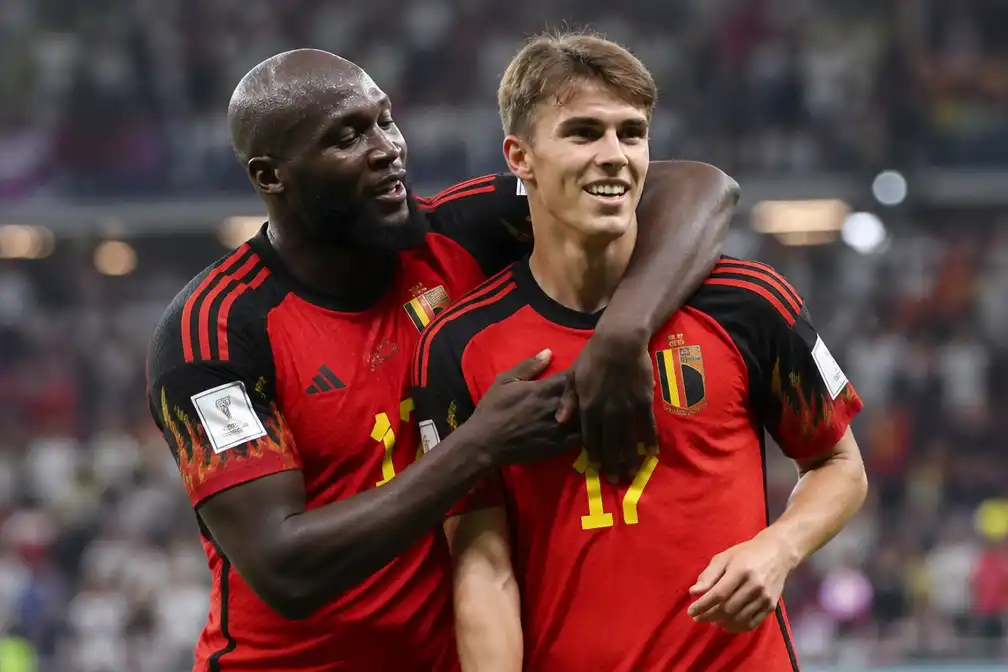 België verslaat VS met 4-1 in achtste finale WK, De Ketelaere scoort tweemaal