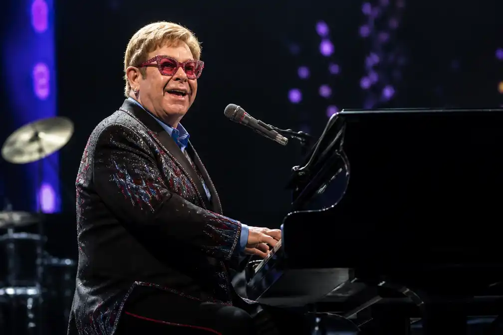 Elton John geeft twee stadionconcerten in Mexico-Stad, drie jaar na afscheidstournee