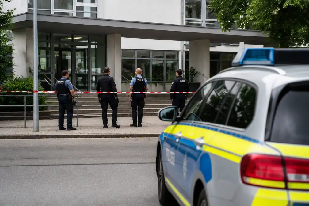 Mesaanval op Duitse school: twee meisjes zwaargewond, 16-jarige verdachte opgepakt