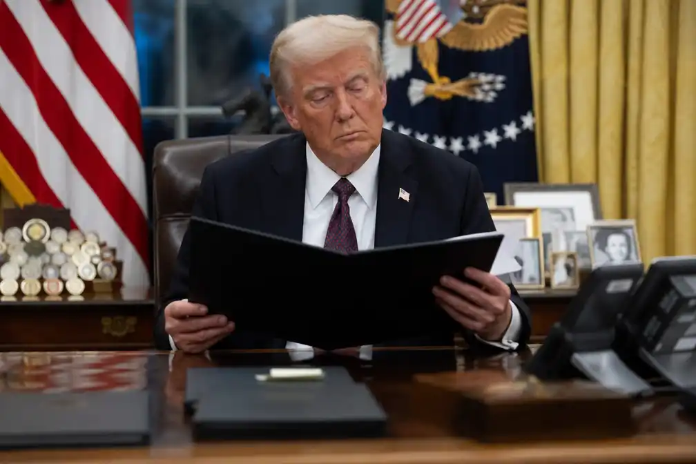 Trump ontslaat laatste leden verkiezingscommissie vóór tussentijdse verkiezingen