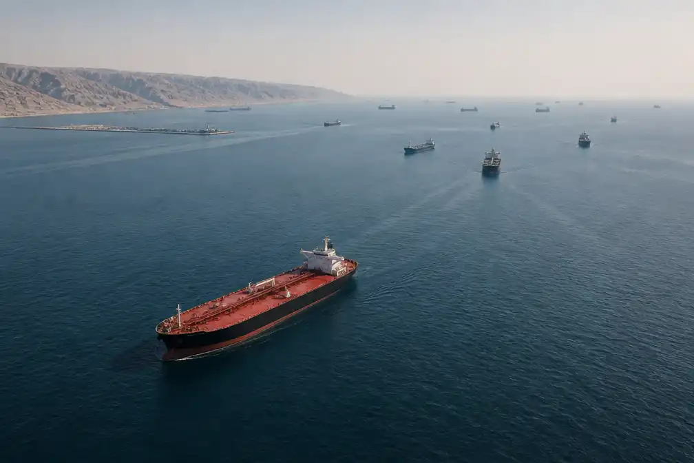 Tientallen schepen varen dagelijks door Straat van Hormuz ondanks aanvallen