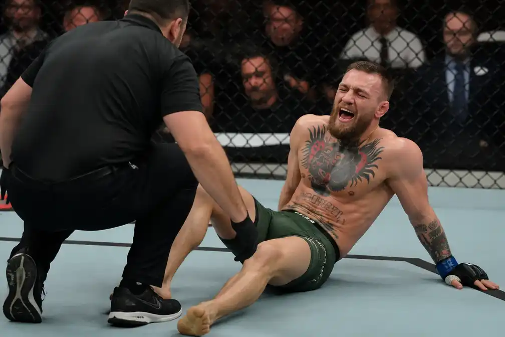 Comeback Conor McGregor in UFC loopt uit op deceptie door knieblessure