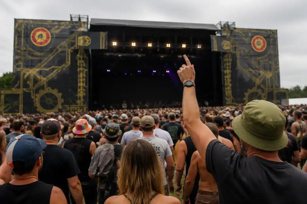 Zwarte Cross verbiedt band naar verluidt hit Baila de Gasolina te spelen
