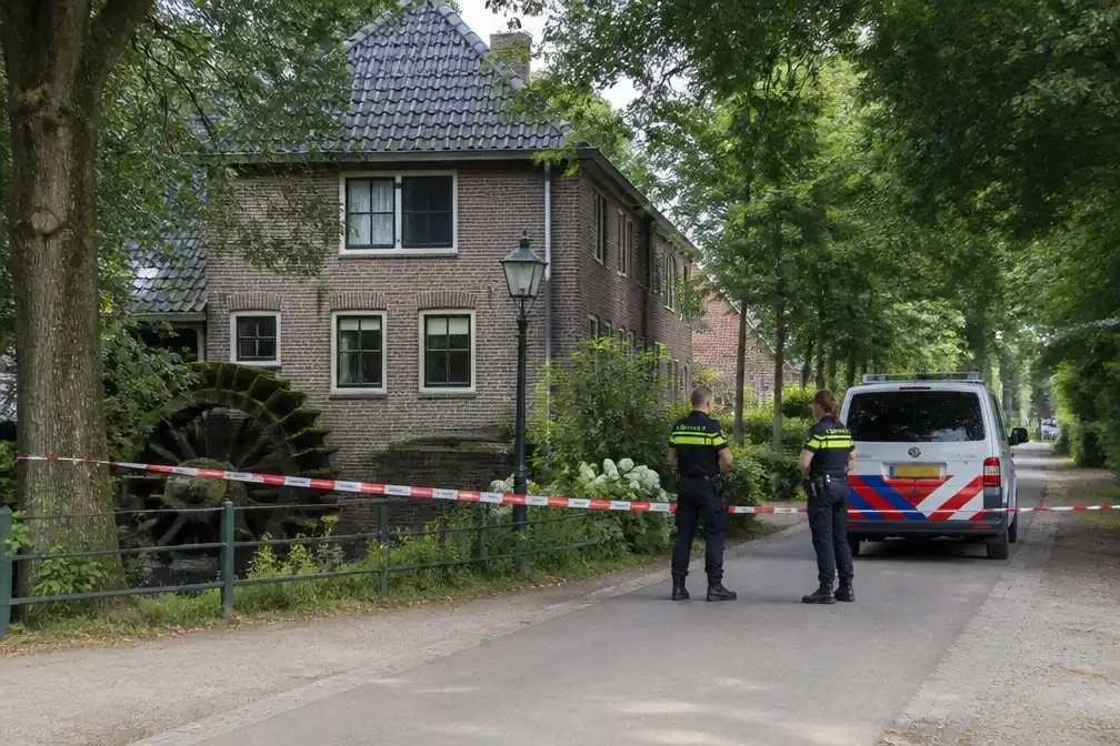 Rob Dieperink uit Borculo overleden; politie zet woning bij watermolen af