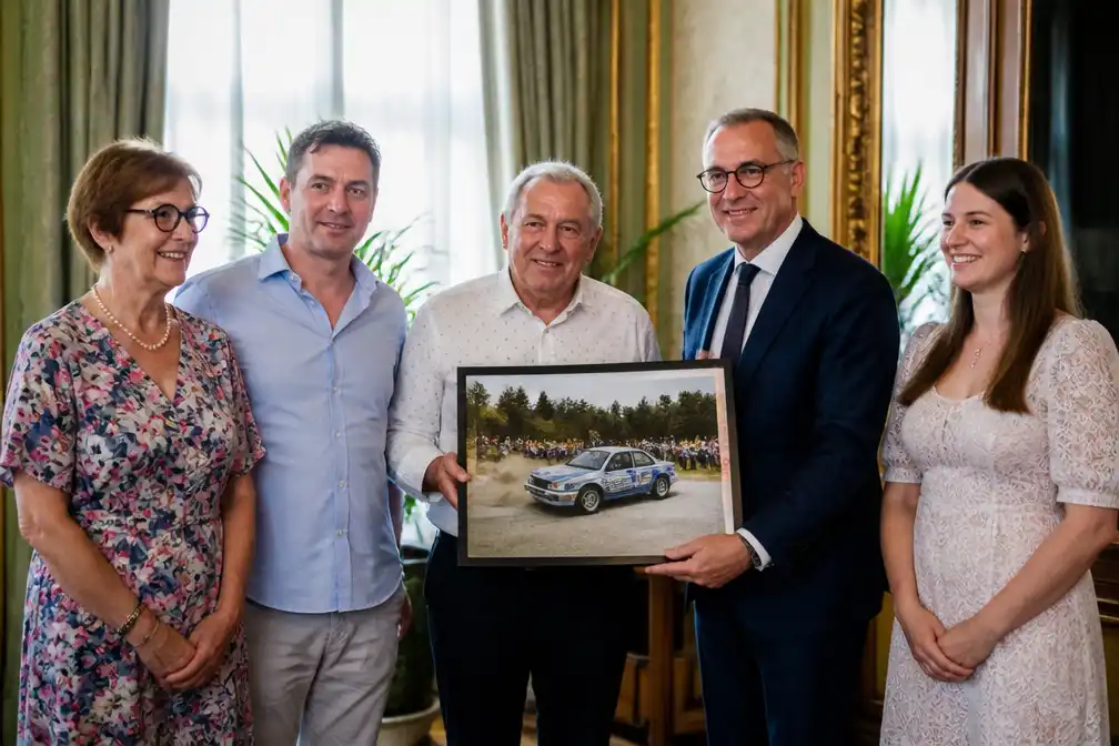 Rallypiloot Paul Lietaer (69) gehuldigd voor 50-jarige carrière door gouverneur Decaluwé