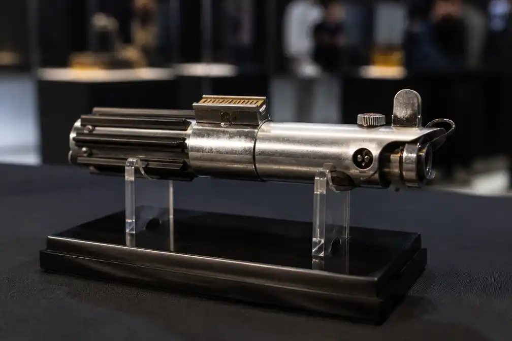 Lichtzwaard van Luke Skywalker geveild voor recordbedrag van 3,75 miljoen dollar