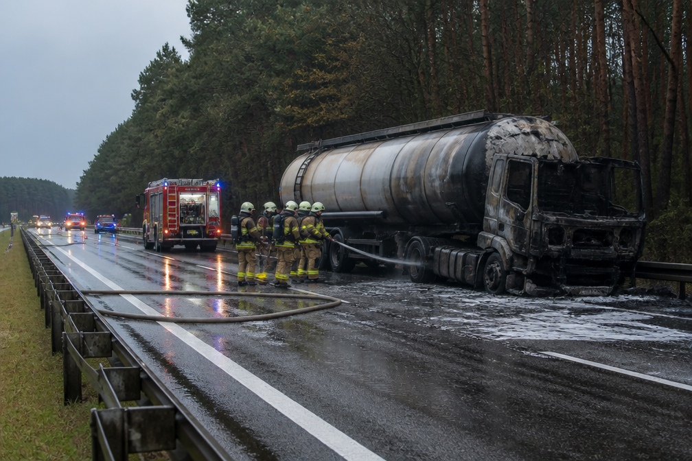 Tankwagenbrand op N74 bij Hechtel-Eksel, één rijstrook weer vrij