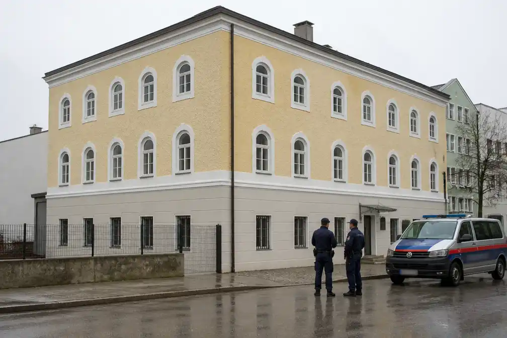 Geboortehuis van Hitler in Oostenrijk officieel politiekantoor