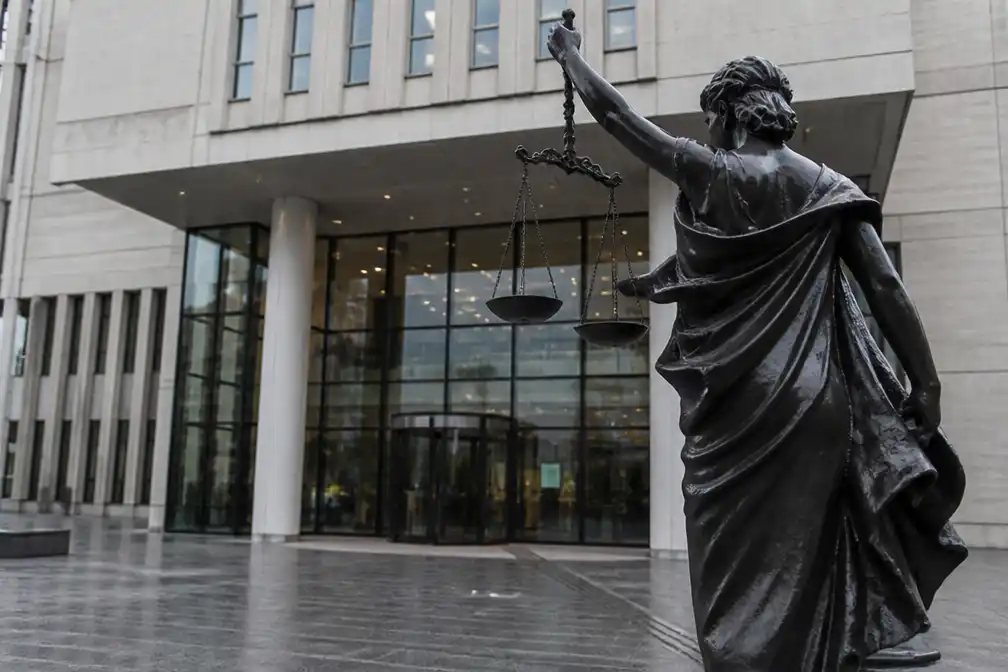 Oud-ambtenaar Rotterdam moet €400.000 betalen wegens fraude met daklozenwoningen