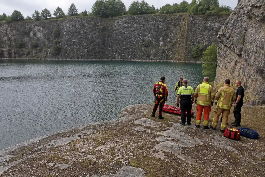 Jongeman uit Antwerpen zwaargewond na sprong in voormalige steengroeve in Henegouwen