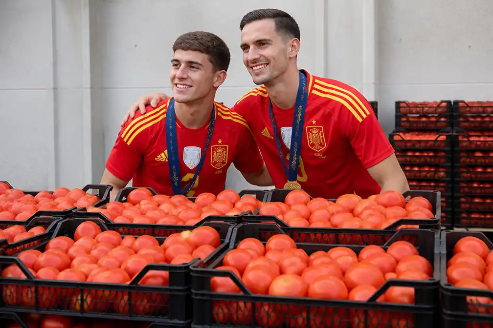 Spaanse wereldkampioenen Gavi en Fabian Ruiz krijgen gewicht aan tomaten