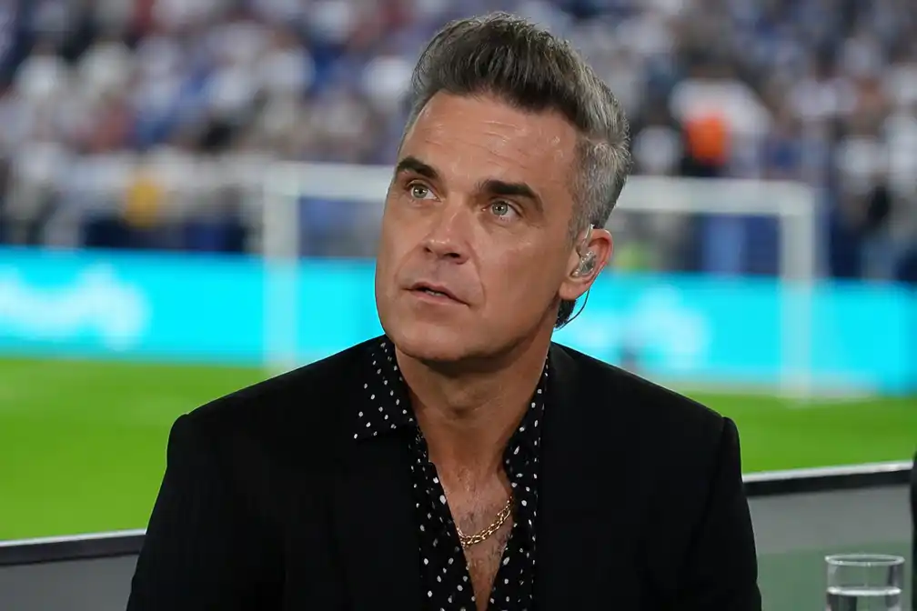 Robbie Williams geeft toe: uit mond gevallen object was nicotinetablet, geen pepermunt