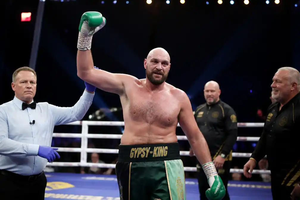 Tyson Fury verslaat Mariusz Wach via knock-out, gevecht met Anthony Joshua dichterbij
