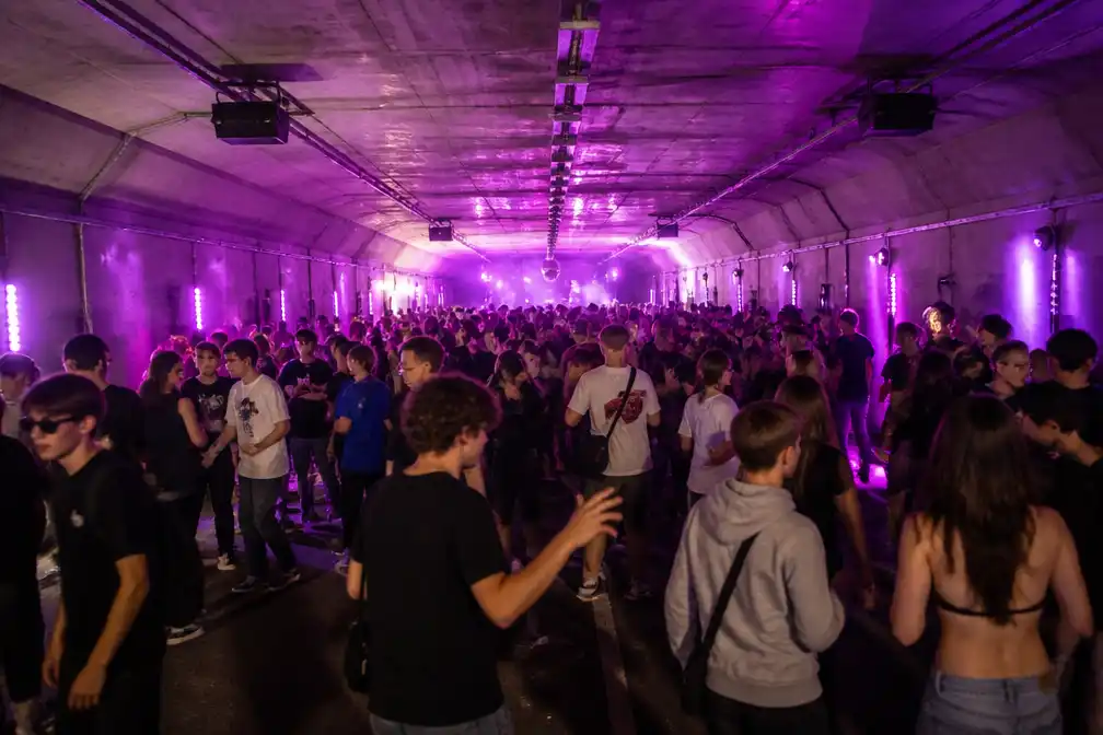 Eerste rave in fietstunnel Hasselt trekt 750 feestvierders