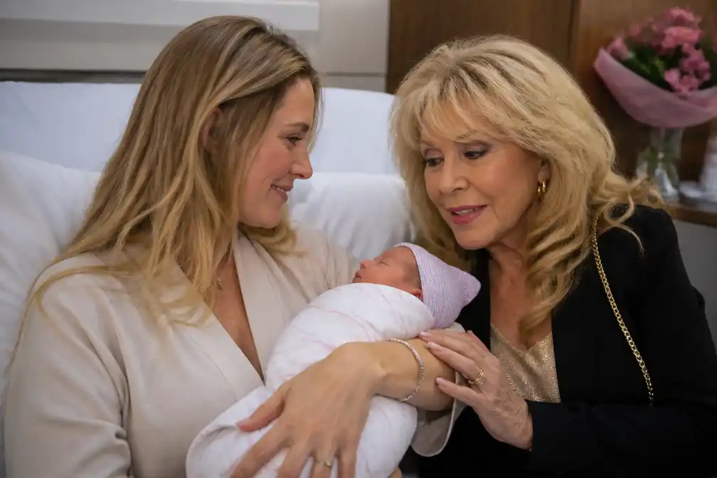 Christina Curry bevallen van dochter, Patricia Paay voor het eerst oma