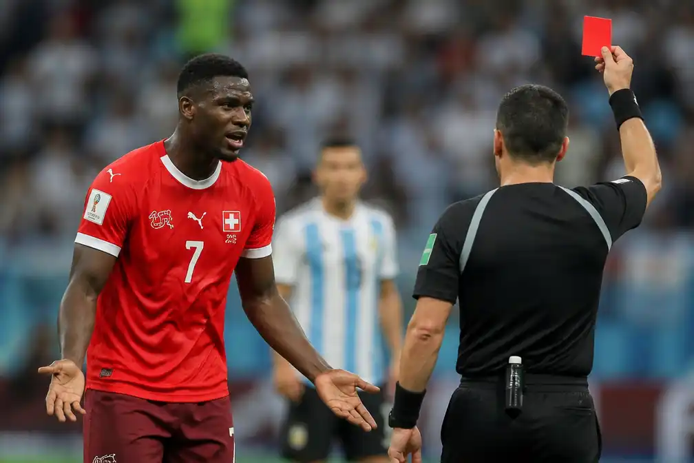 IFAB: rode kaart Embolo tegen Argentinië onterecht door VAR-fout