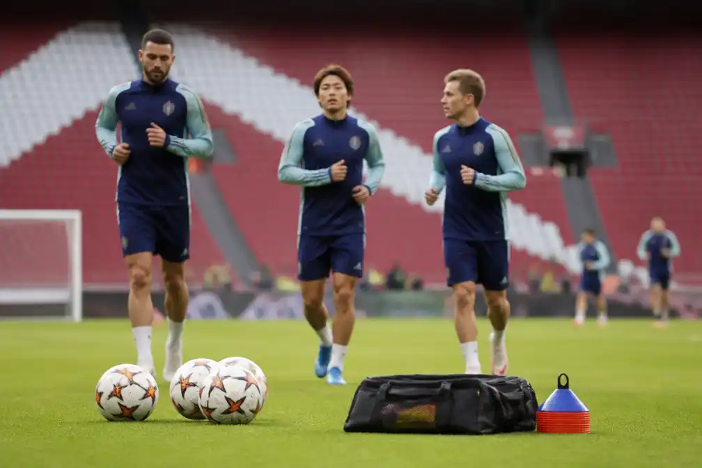 Ajax zonder Šutalo, Itakura en Janse in Conference League-return tegen Vojvodina